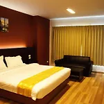 101 Holiday Suite